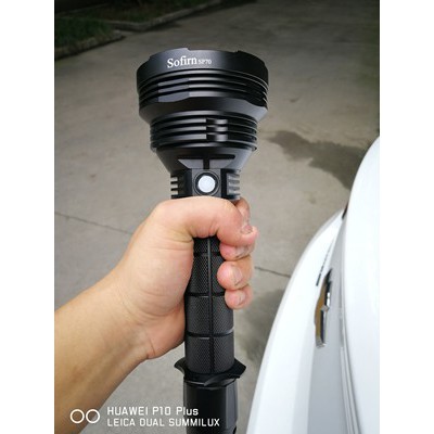 Đèn pin sofirn SP70 công suất 32w với lò xo kép mạ vàng tăng dòng dẫn quang thông 5500 luen chiếu tỏa mạnh