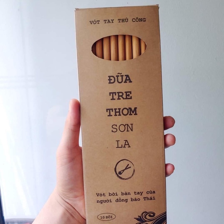 Đũa tre Sơn La - Đũa ăn thủ công có mùi thơm nhẹ của tre già cùng mùi cỏ cây tạo cho 1 bữa ăn sang trọng.