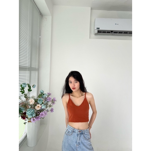 Áo 2 dây cổ V chất thun gân co giãn sexy rất thích hợp với mùa hè