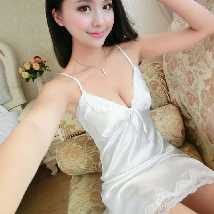 Đầm Ngủ Dây Sát Nách Thiết Kế Cổ Chữ V Quyến Rũ