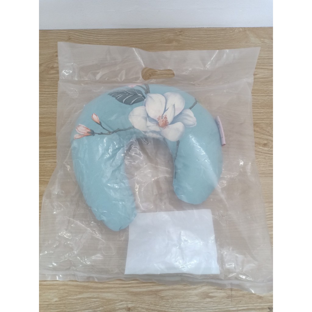 Gối cao su thiên nhiên vòng cổ Vạn Thành 26x28cm+ Kèm theo vỏ áo cùng kích thước