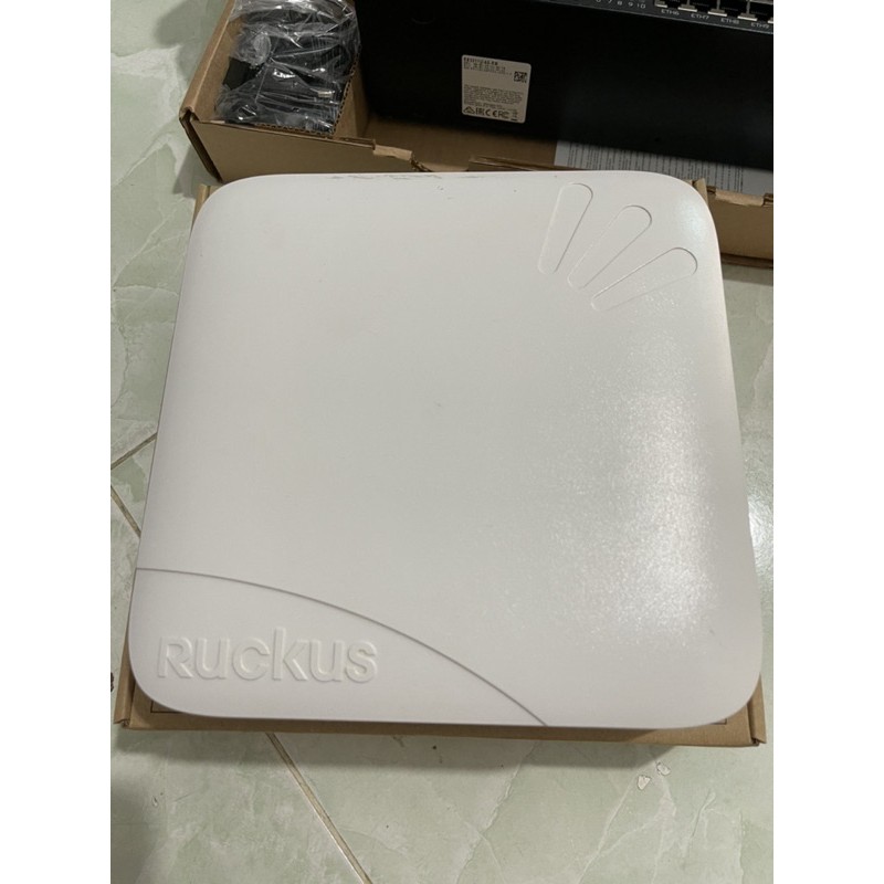 Thiết bị phát wifi chuyên dụng Ruckus R700 hàng qua sử dụng