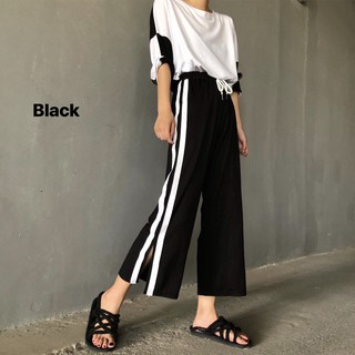 Quần Đen Ống Rộng Xẻ Tà