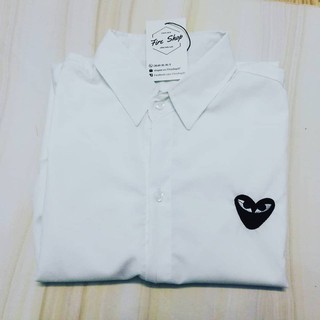 Áo sơ mi trắng thêu tim đen