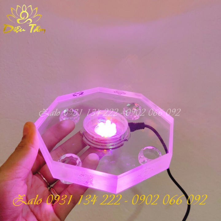 Đế đèn led bát giác làm sáng tượng đổi màu