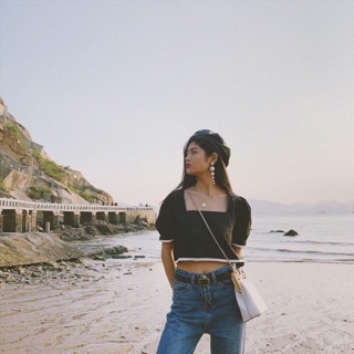 Áo croptop tay phồng cổ vuông