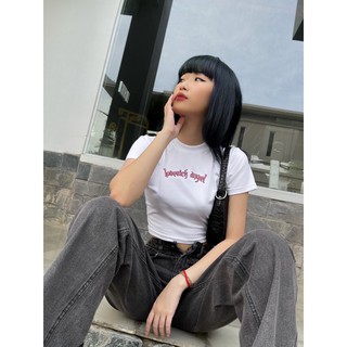 Áo trắng thêu viền hồng