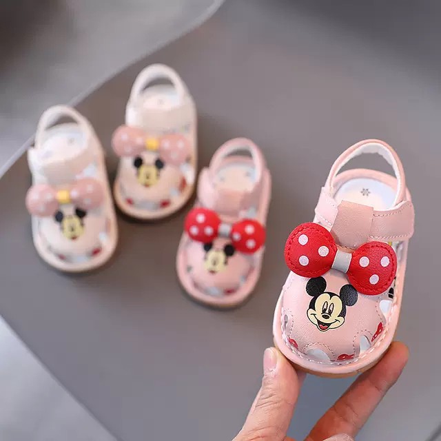 Dép rọ tập đi cho bé - sandal cho bé gái hình chuột mickey siêu dễ thương A-1 có bíp bip