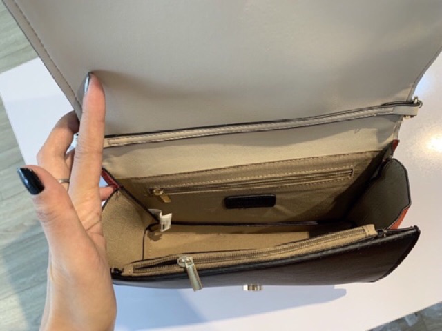 Túi đeo vai P@rfois* sọc đen phối trắng