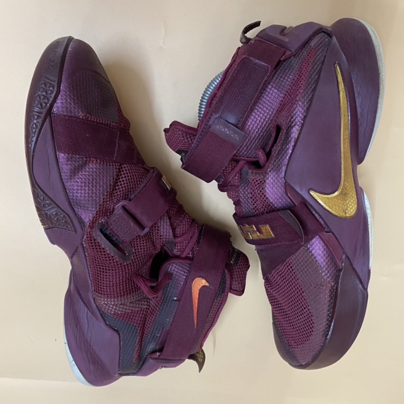 Giày chính hãng đã qua sử dụng