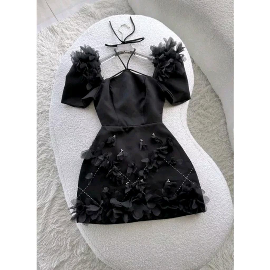 Váy tacta chéo cổ đính hoa