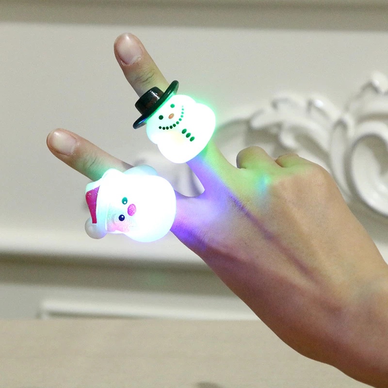 1 Gói Nhẫn Giáng Sinh Hình Bông Tuyết Có Đèn LED