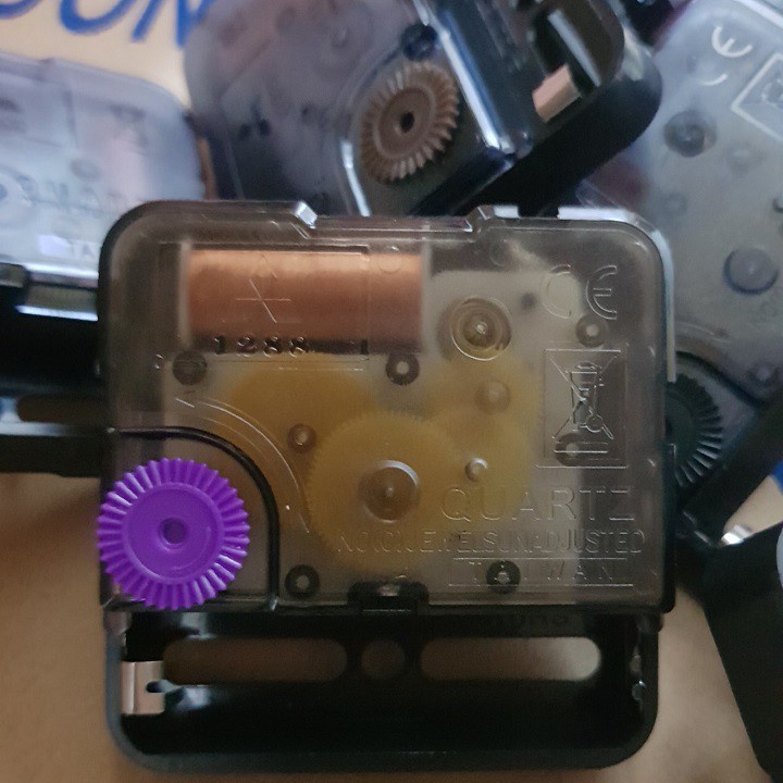 MÁY ĐỒNG HỒ TREO TƯỜNG KIM TRÔI ĐÀI LOAN LOẠI 1