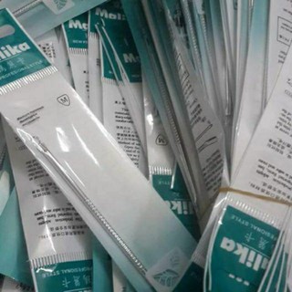 que nặn mụn malika