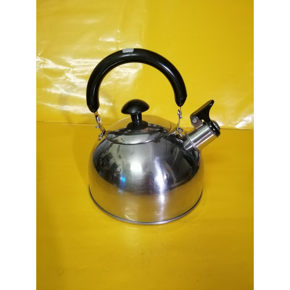Ấm inox có còi hú nội địa Nhật (2.3L) (140), dùng được bếp từ