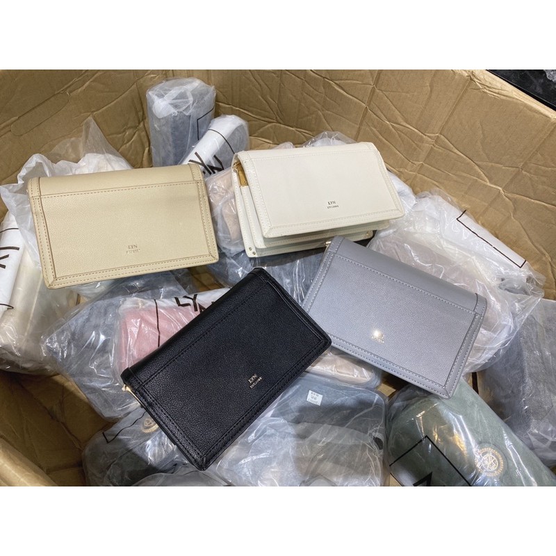 Túi lyn đeo chéo khoá chữ lyn