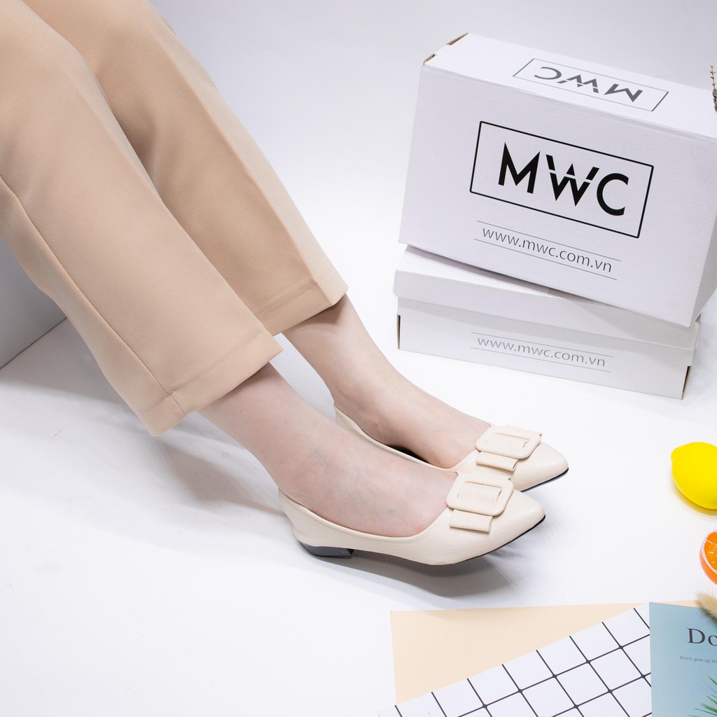 Giày búp bê nữ mũi nhọn phối khóa MWC NUBB- 2179 | BigBuy360 - bigbuy360.vn
