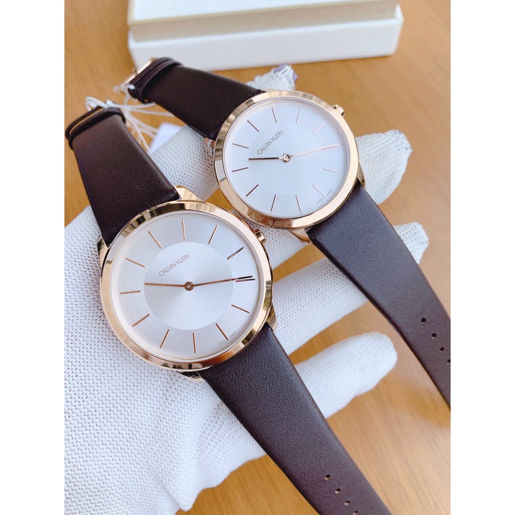 Đồng hồ cặp đôi Calvin Klein K3M216G6-K3M226G6 dây da nâu, viền gold nổi bật mặt số trắng thanh lịch