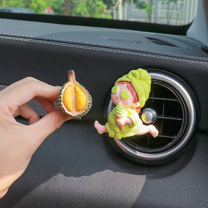 Sáp thơm gắn lỗ thông gió xe hơi hình thiếu nữ sầu riêng dễ thương