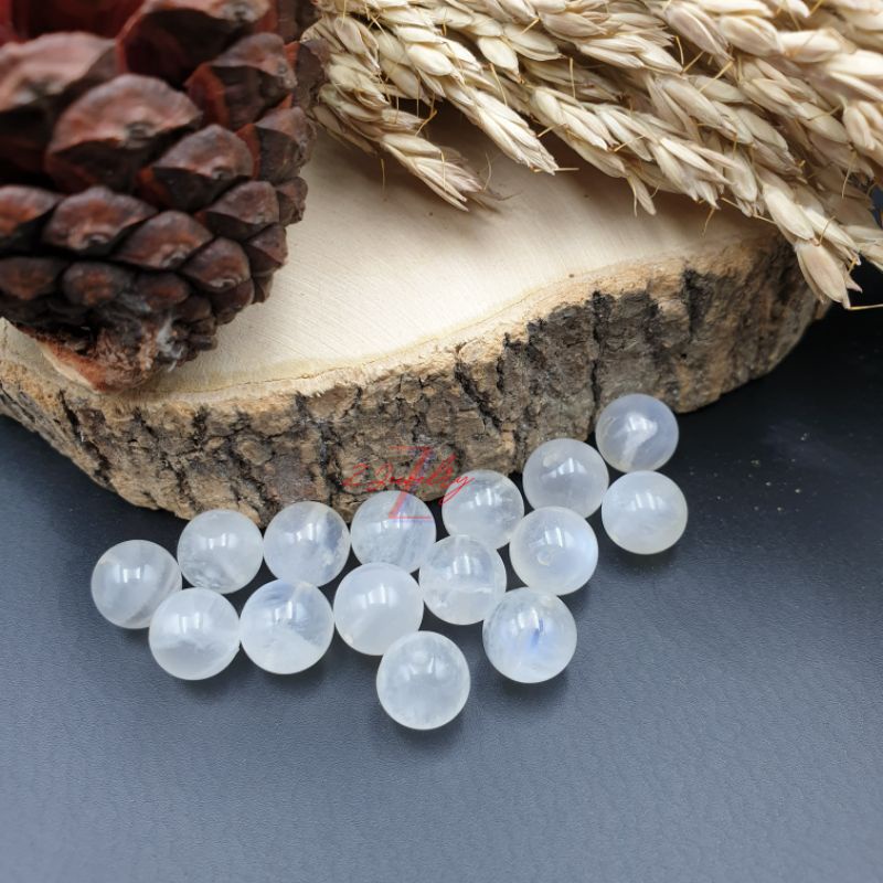 1 hạt đá màu trắng ánh trăng