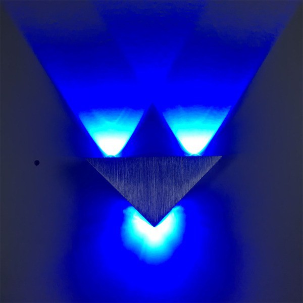 Đèn LED gắn tường dạng hình tam giác độc đáo phong cách
