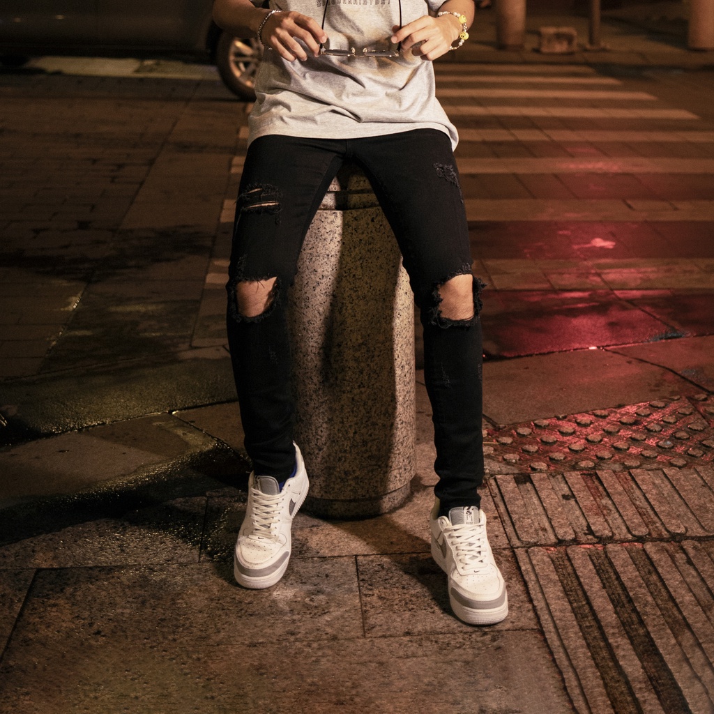 Quần Skinny Jeans Nam-Màu Đen-Rách Gối To, Nhỏ Ở Đùi-Chất Liệu Cotton Co Giãn-Ống Đứng Dáng-Ống Ôm Chân Chuẩn Skinny