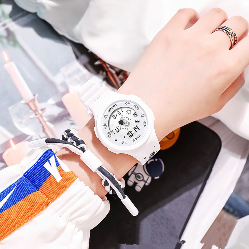 Đồng hồ đeo tay điện tử dạ quang chống thấm nước màn hình lớn họa tiết phi hành gia hoạt hình cho bé