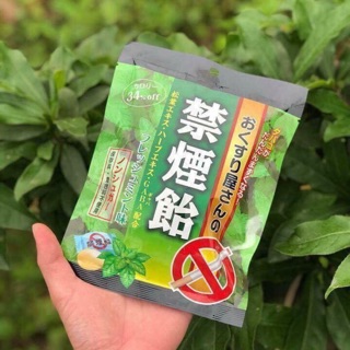 Kẹo cai thuốc lá Nhật Bản