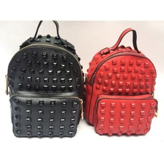 Balo đinh.mua 2 cái 180k fee ship