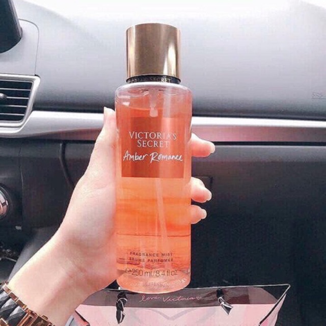 XỊT THƠM TOÀN THÂN VICTORIA’S SECRECT FRAGRANCE MIST AMBER ROMAMCE