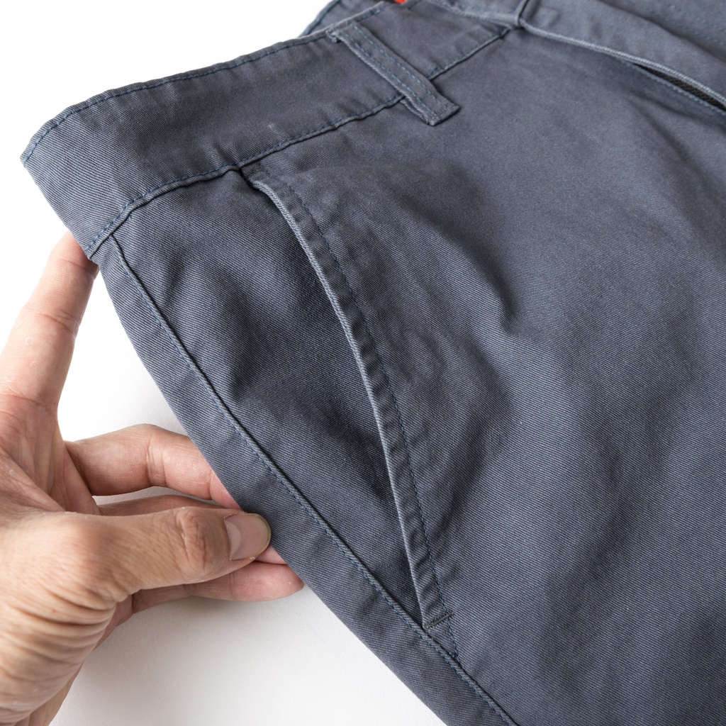 Quần short nam kaki Owen màu xám, chất liệu vải cotton cao cấp, co giãn, trẻ trung, dáng slimfit năng động