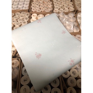 10 mét giấy dán tường khổ 53cm dán bằng keo sữa hoa văn cổ điển in nổi vân màu tím nhạt
