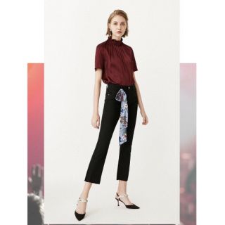 Quần jeans nữ Stradivarius ống pat