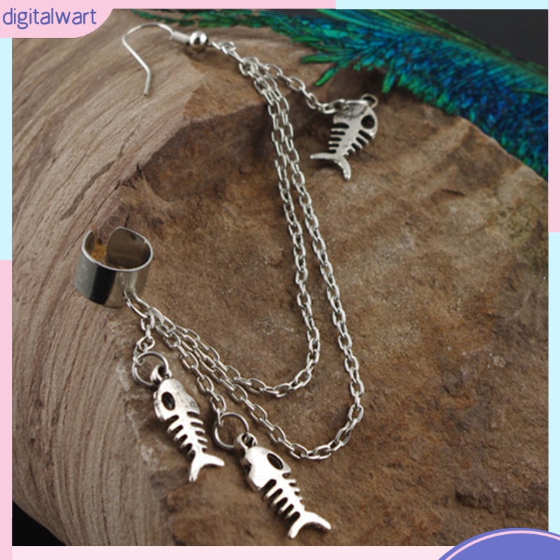 Một khuyên kẹp vành tai phối dây và mặt hình lá cây/con cá độc đáo