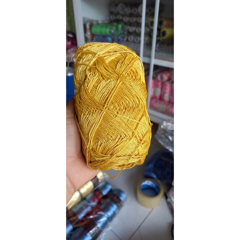 Sợi len xà cừ màu vàng đồng dùng trong đan móc