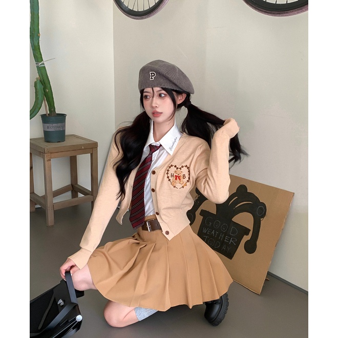 Bộ Áo Dệt Kim Tay Dài Cổ Chữ V Thêu Hình Gấu Phối Chân Váy Ngắn Xếp Ly Lưng Cao Thời Trang Cho Nữ