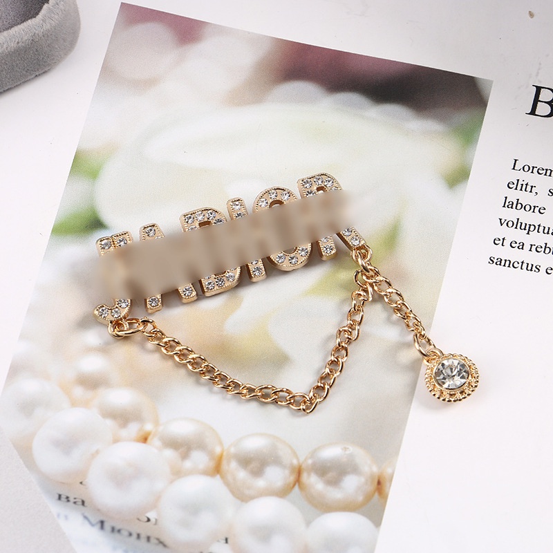 Dio Ghim Cài Áo Dây Xích Đính Đá Kim Cương In Chữ Đơn Giản Sáng Tạo Thời Trang Thu Đông Dành Cho Cặp Đôi