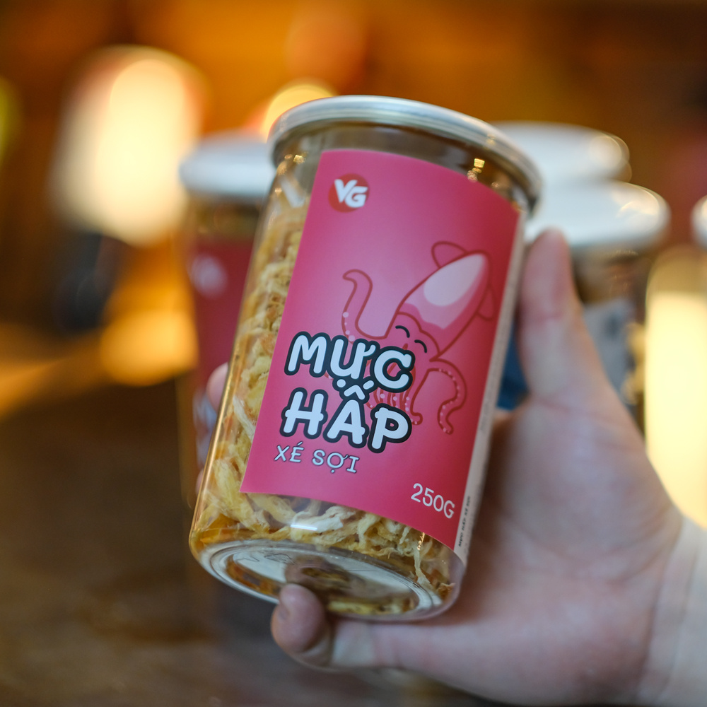Mực hấp nước dừa xé sợi ăn liền 250g VIETGOURMET, Mực xé nguyên vị thơm ngọt không bột/ Đặc sản Miền Trung làm quà tặng | BigBuy360 - bigbuy360.vn