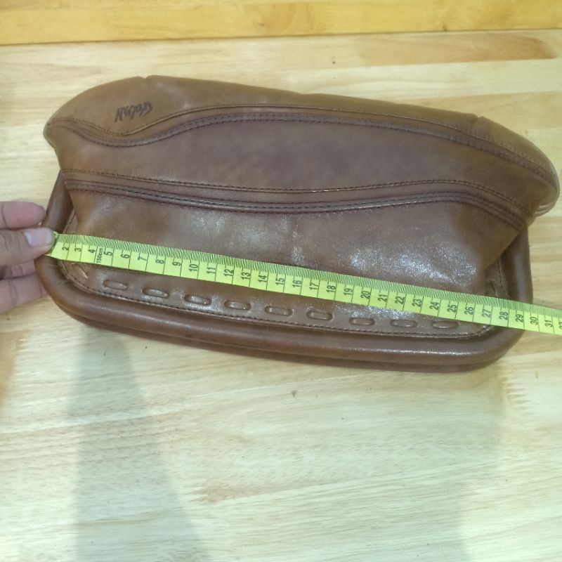 Clutch cầm tay da thật secondhand  180320