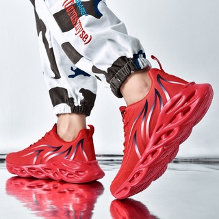 Giày Sneaker, giày đỏ lửa, giày đen lửa.