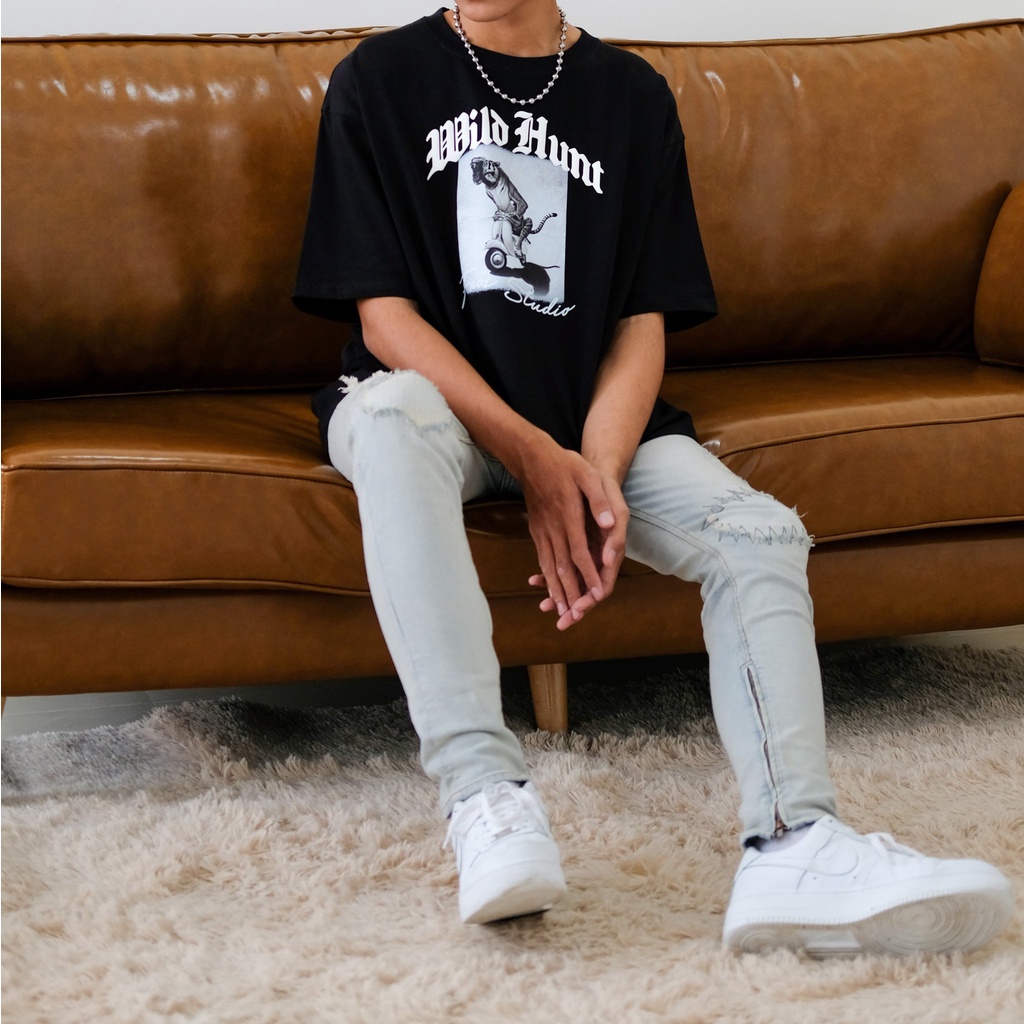 Quần jean nam cao cấp streetwear màu xanh sáng rách thêu form slimfit chất jean co giãn thoải mái.