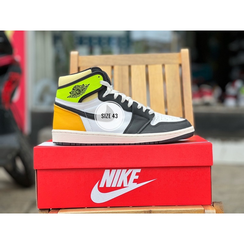 Giày thể thao chính hãng Nike Jordan 1 High og Volt 2hand
