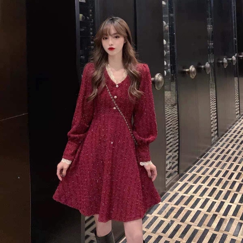 Váy dạ Tweed đỏ kim tuyến mùa lễ hội - Váy dạ kim tuyến đỏ cổ tim phối ren trắng | BigBuy360 - bigbuy360.vn