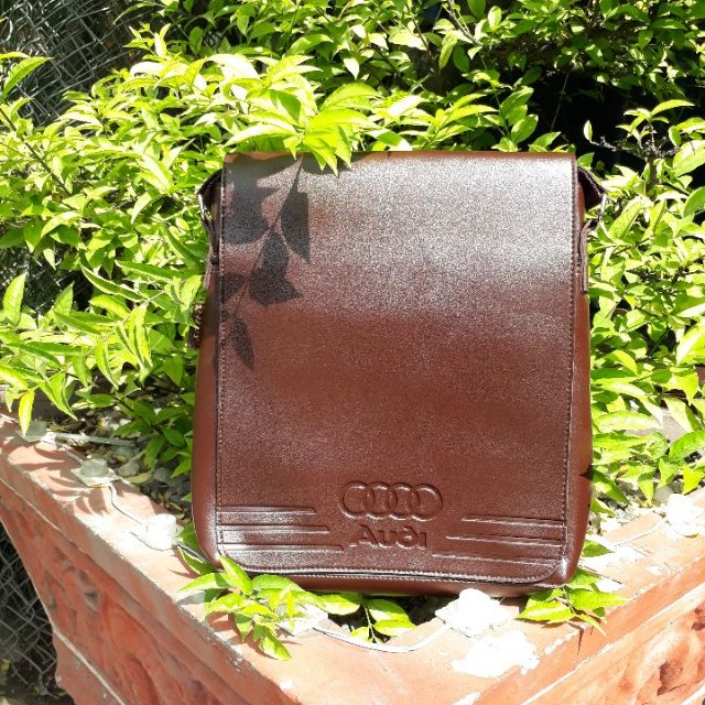 Túi da đeo chéo thời trang nam