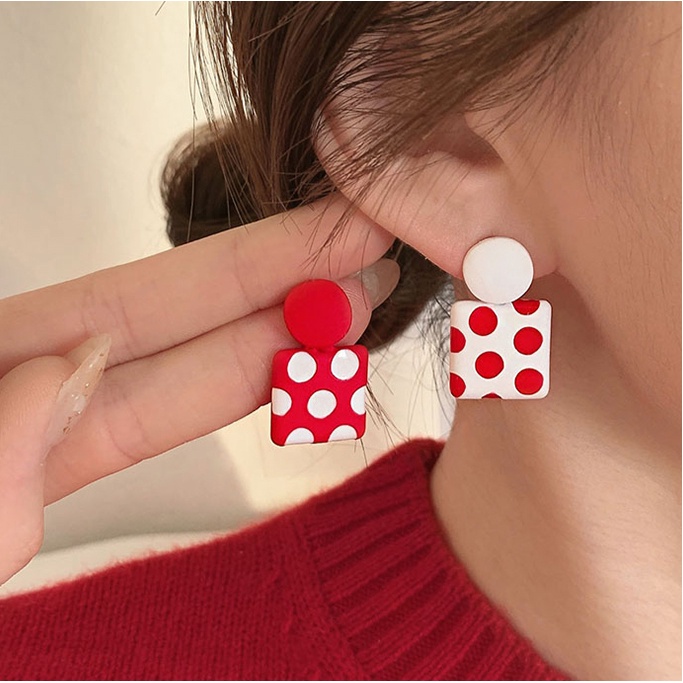 Bông tai dáng dài màu đỏ thời trang năm mới