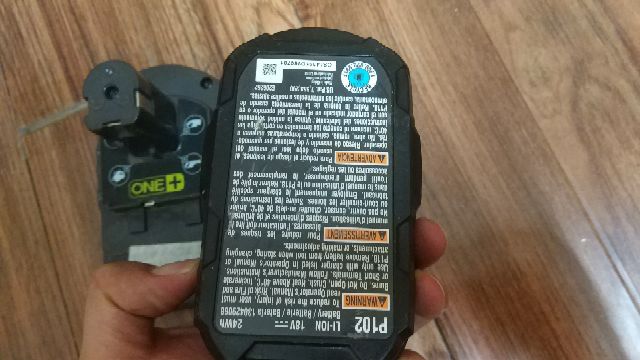 Pin Ryobi 18v cũ loại P102, P103 mạch vẫn hoạt động tốt