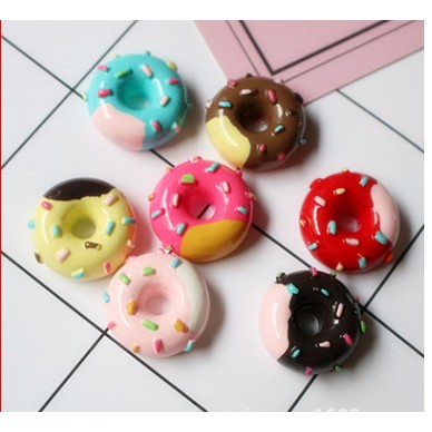 Mô hình Bánh donut cốm hồng charm slime