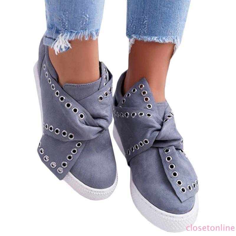 Giày nữ mũi tròn đính đinh tán thời trang