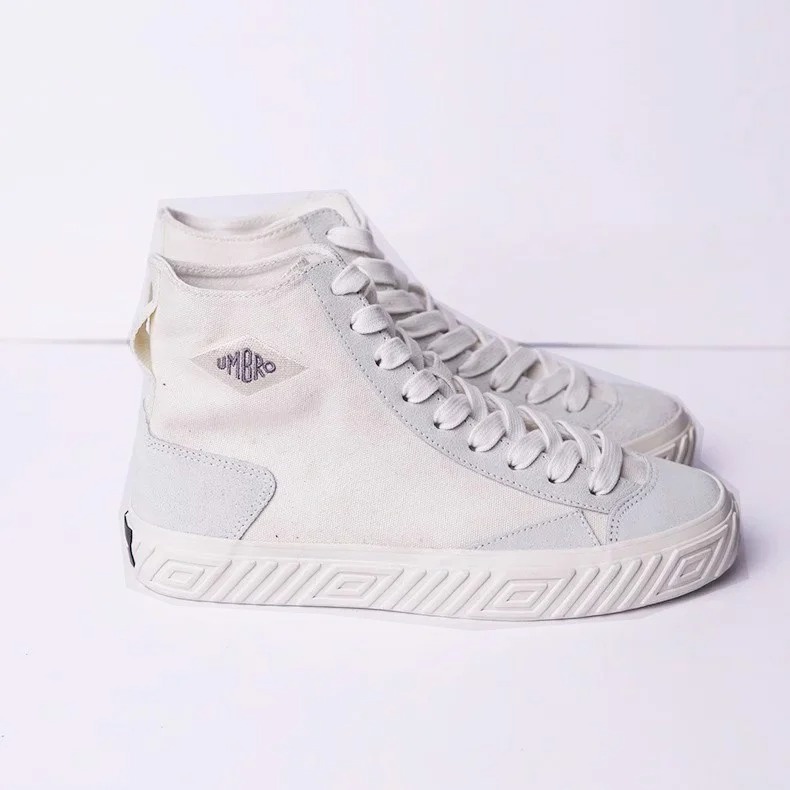 Giày cao cổ nam nữ trắng sữa Umbro xuất dư 13112023