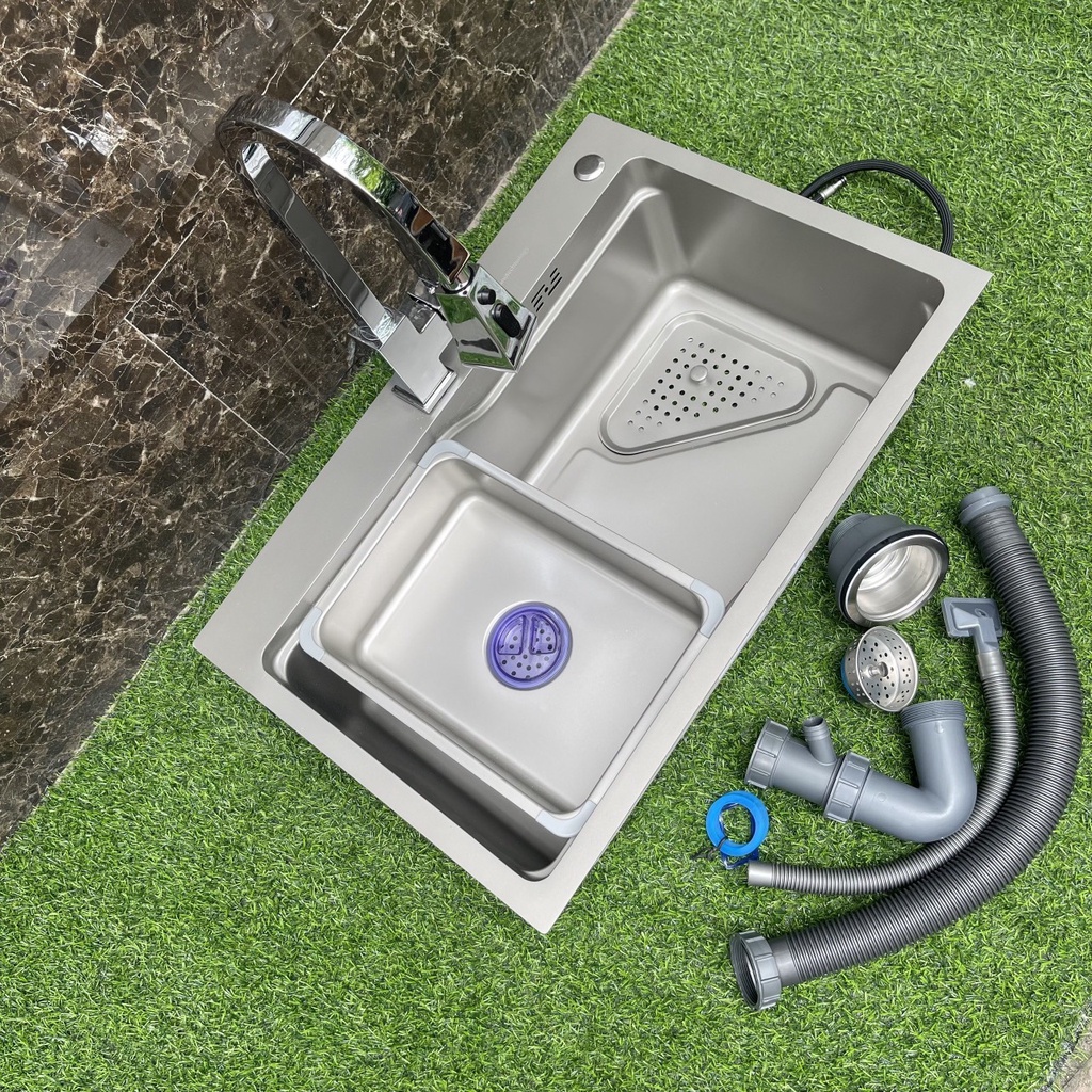 Combo chậu rửa chén 1 hố nano6845 kèm vòi rút dây nóng lạnh vuông cao cấp P8414